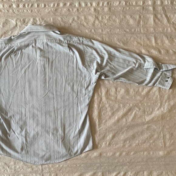 Van Heusen Men's Fitted Dress Shirt Button Down - 31" Length & 16.5 Collar - Picture 5 of 7